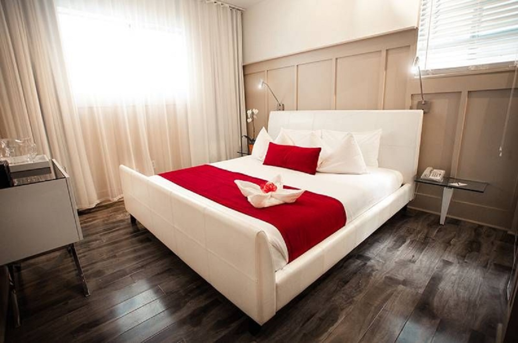 catalina hotel and beach club