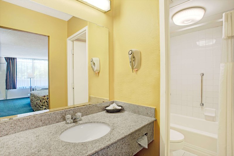 days inn by wyndham alexandria south