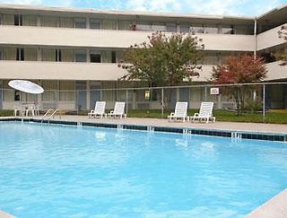 Days Inn By Wyndham Alexandria South,Belle Haven>>Alexandria,2 star