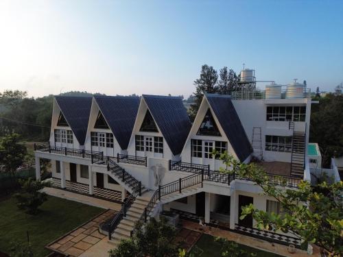 the novel holiday resorts