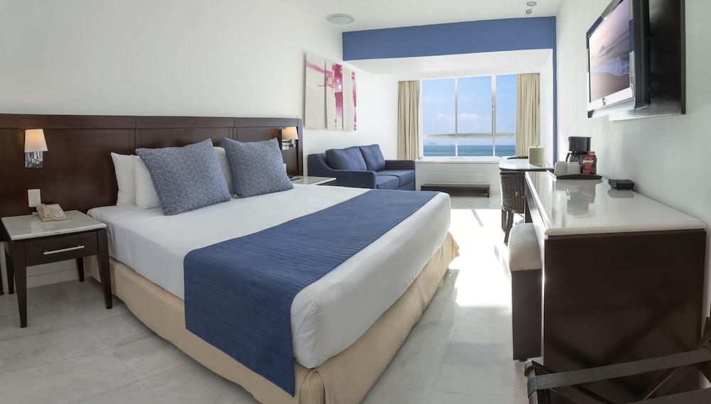 park royal beach mazatlan