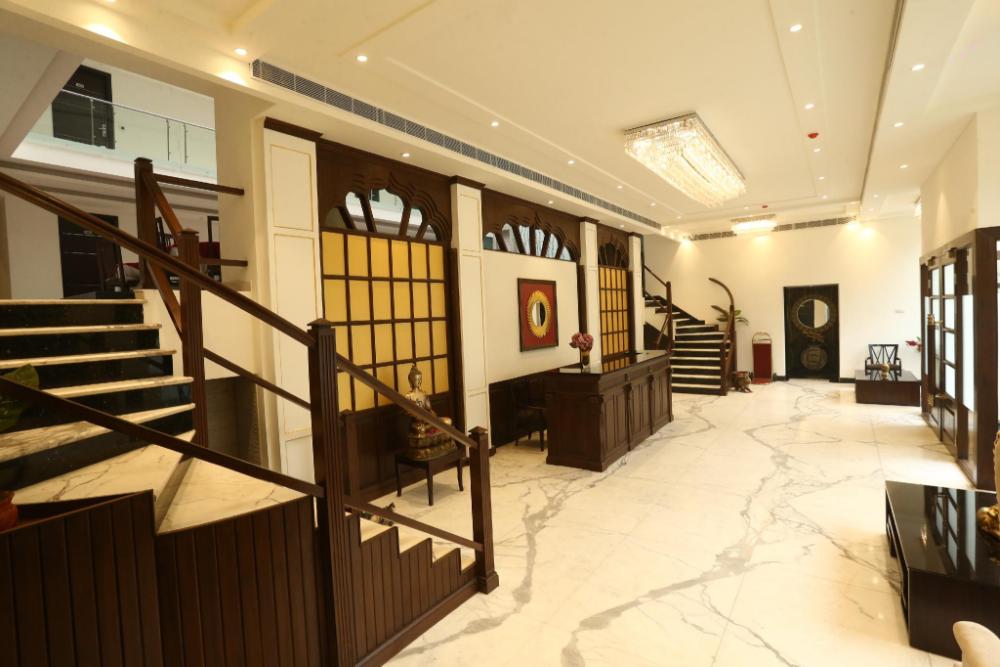 the exotica grandeur