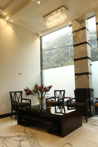 the exotica grandeur