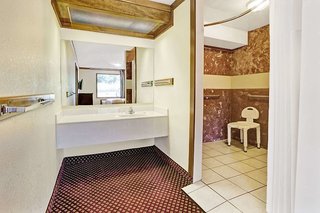 Travelodge By Wyndham Sellersburg / Louisville North,In Sellersburg,2 star