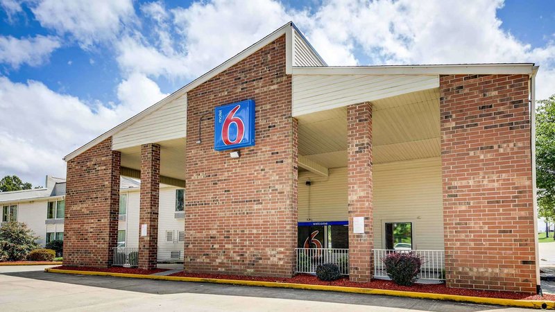 motel 6 greensboro nc airport