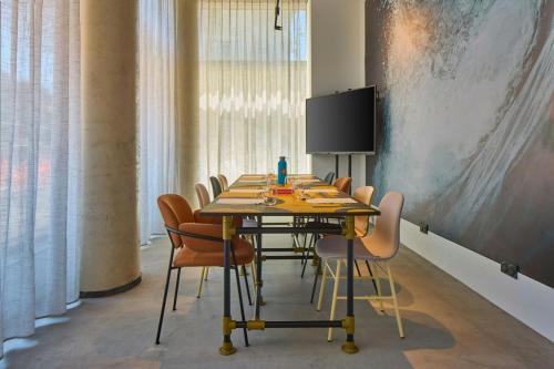 Moxy Nice,Joia Meridia, 45 Avenue Simone Veil,3 star