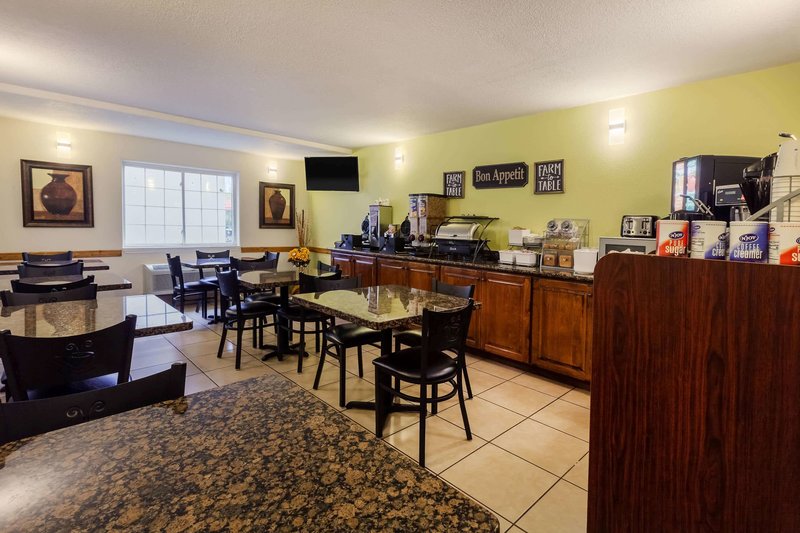 super 8 by wyndham beaumont i 10 south college st