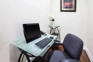 super 8 by wyndham beaumont i 10 south college st