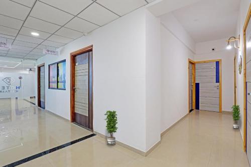 hotel solitaire luxurious ac rooms surat