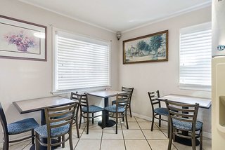 Econo Lodge Sturbridge Route 20,Southbridge>>Fiskdale,2 star