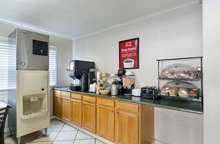 Econo Lodge Sturbridge Route 20,Southbridge>>Fiskdale,2 star
