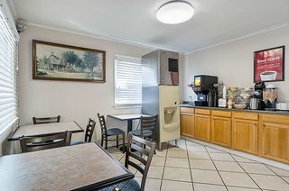 Econo Lodge Sturbridge Route 20,Southbridge>>Fiskdale,2 star