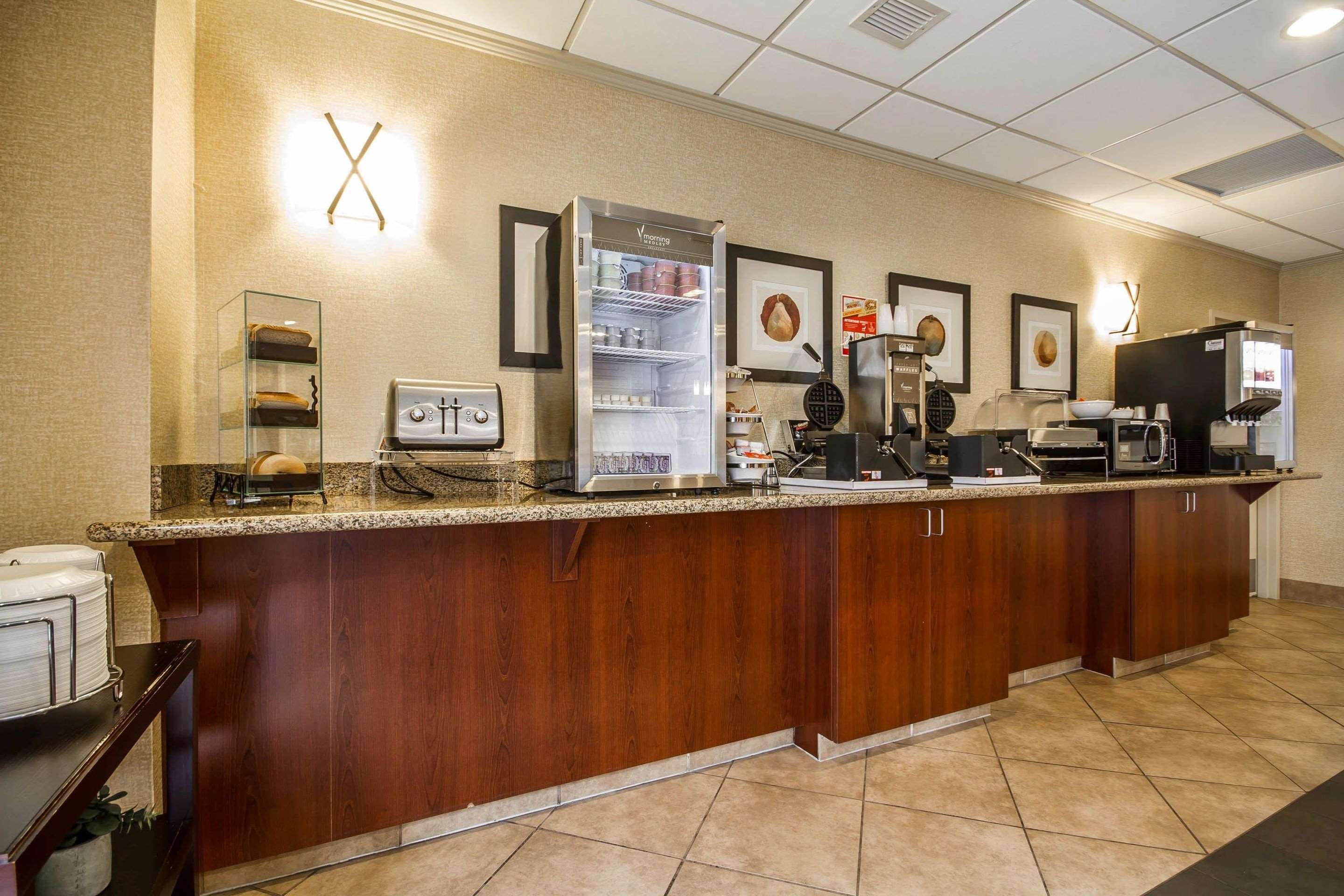 sleep inn and suites airport