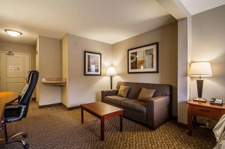 sleep inn and suites airport