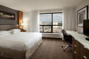 Hilton Toronto Airport Hotel & Suites,Burlington>>Brampton,4 star