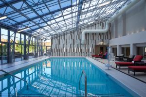 Hilton Toronto Airport Hotel & Suites,Burlington>>Brampton,4 star