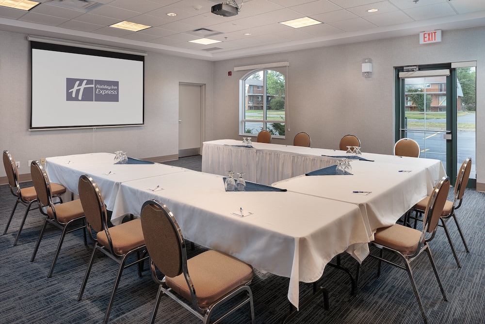 holiday inn express and suites belleville by ihg