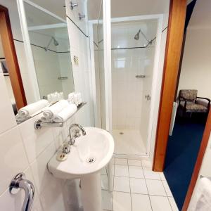 point lonsdale guest house