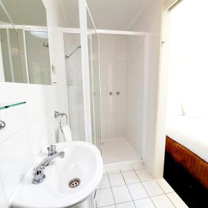 point lonsdale guest house