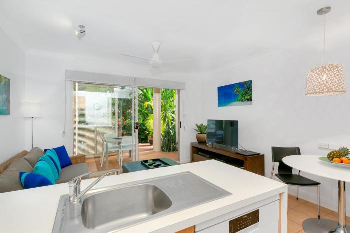port douglas apartments adults only oasis