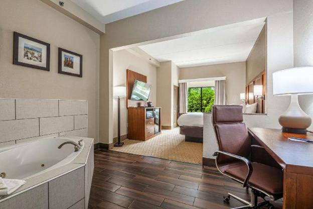 comfort suites morrow atlanta south