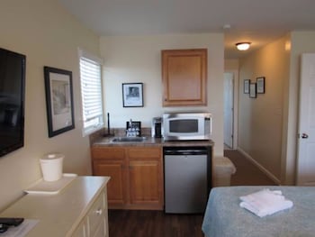 fin n feather waterside inn by kees vacations