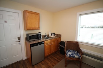 fin n feather waterside inn by kees vacations