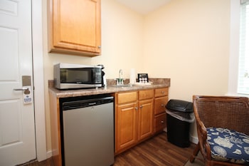 fin n feather waterside inn by kees vacations