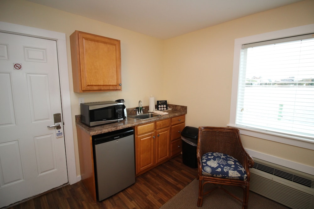 fin n feather waterside inn by kees vacations