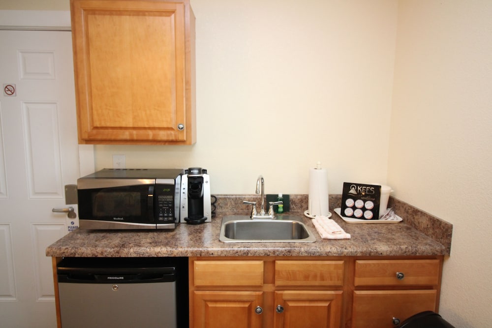 fin n feather waterside inn by kees vacations