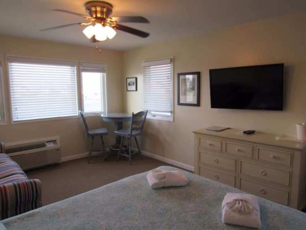 fin n feather waterside inn by kees vacations