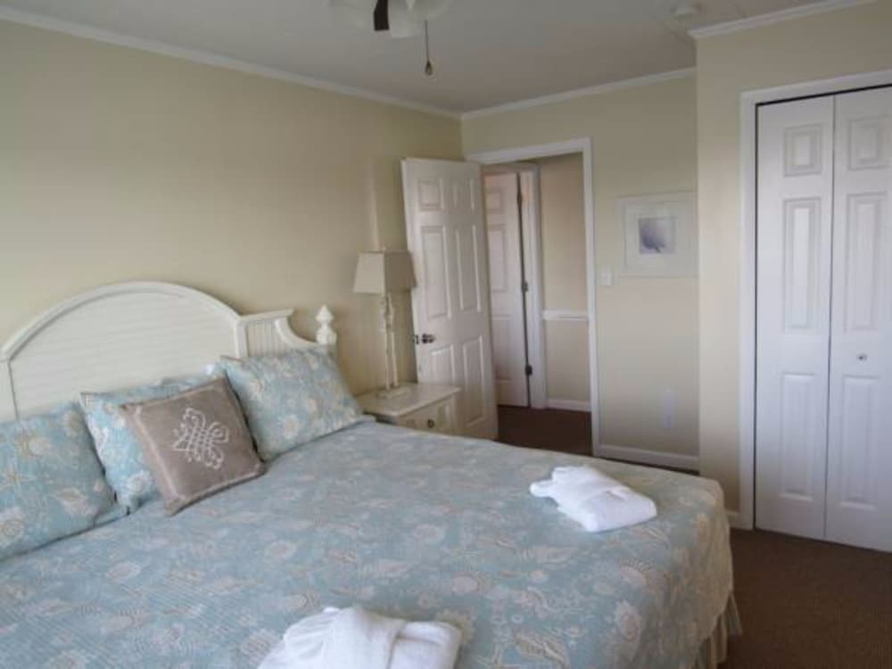 fin n feather waterside inn by kees vacations