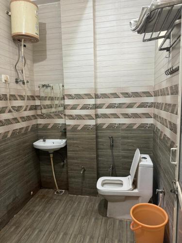 hotel aapno shyam and restaurant