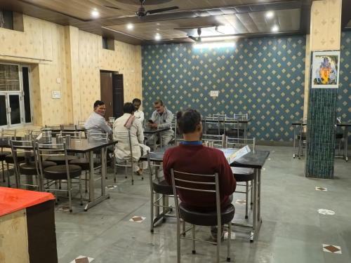 hotel aapno shyam and restaurant