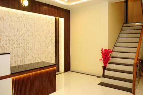 V Grand,,2 star