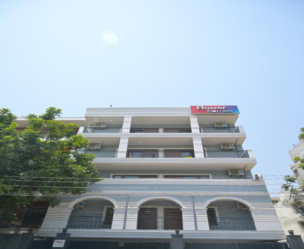 housr sector 28 golf course road next to phase 1 metro station