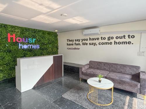 housr sector 28 golf course road next to phase 1 metro station