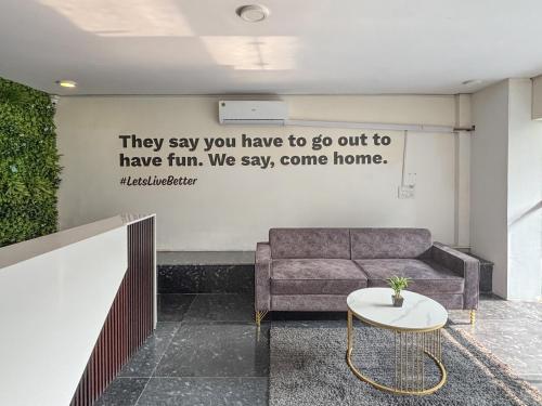 housr sector 28 golf course road next to phase 1 metro station