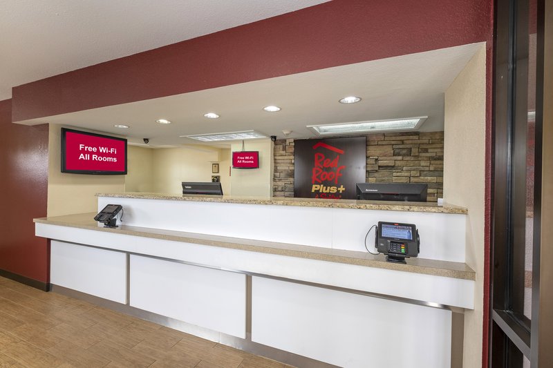 red roof inn plus and suites naples downtown 5th ave s