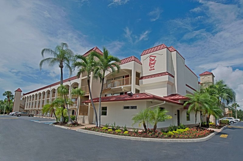 red roof inn plus and suites naples downtown 5th ave s