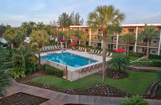 red roof inn plus and suites naples downtown 5th ave s