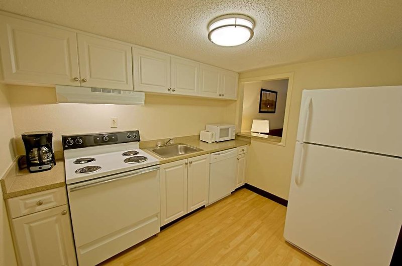 red roof inn plus and suites naples downtown 5th ave s