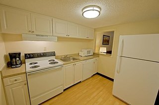 red roof inn plus and suites naples downtown 5th ave s