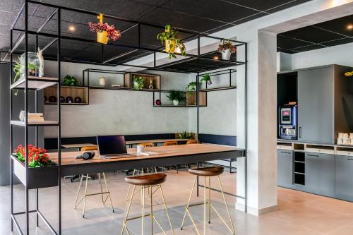 Ibis Bordeaux Nord Carbon Blanc,,1 star