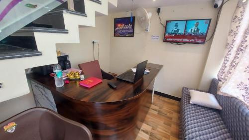 hotel mahamrityunjay palace