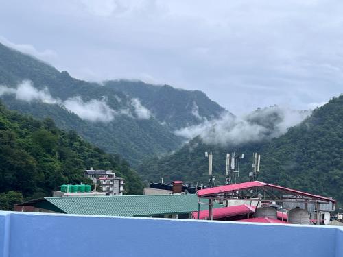 himalayan wellness retreats