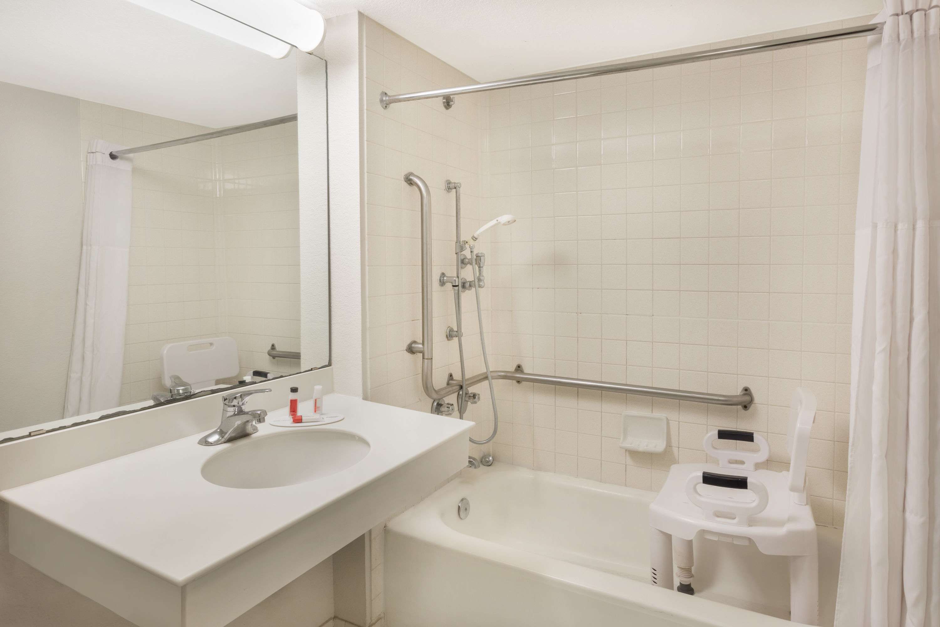 days inn and suites by wyndham huntsville