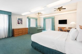 days inn and suites by wyndham huntsville