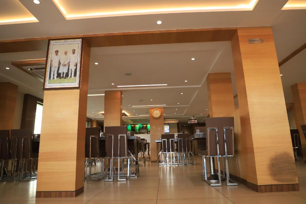j d hotel