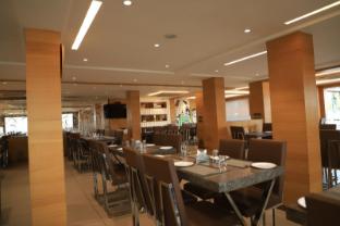 j d hotel